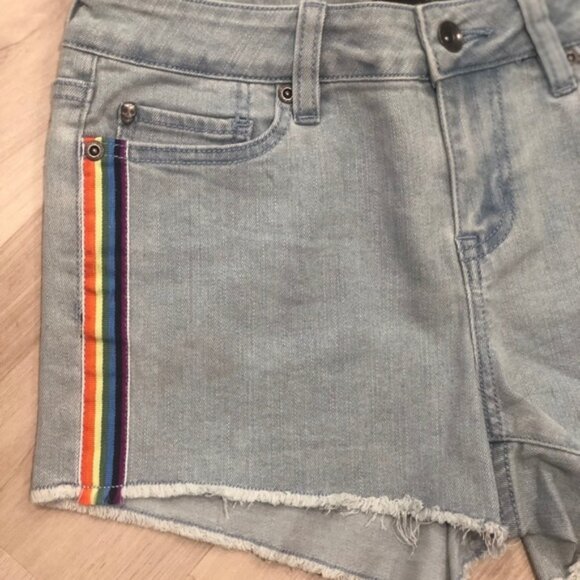 NWT Hot Topics BlackHeart Jean Shorts - Picture 3 of 14